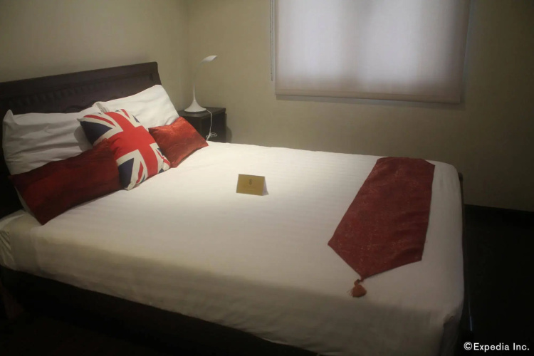 SIGLO SUITES @ The Knightsbridge Residences