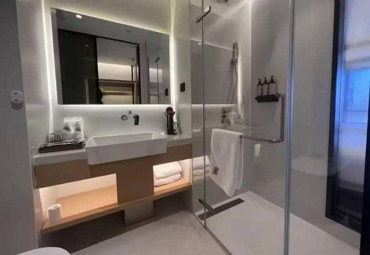 Standard Double room with city view
