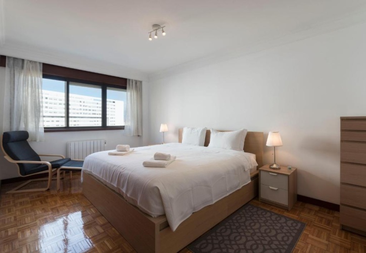 3 Bedrooms Apartment