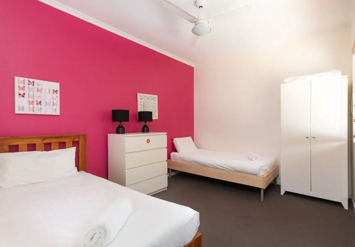 4 Bedrooms Cottage