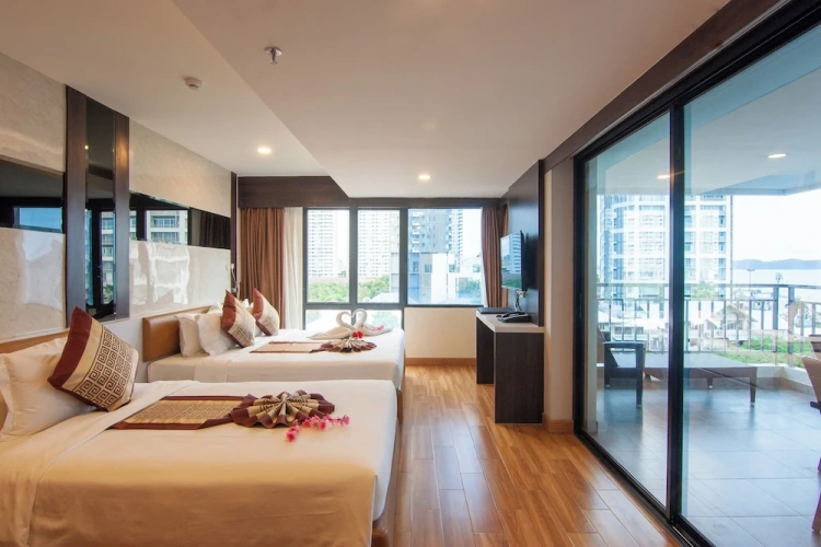 Premium Triple room with balcony