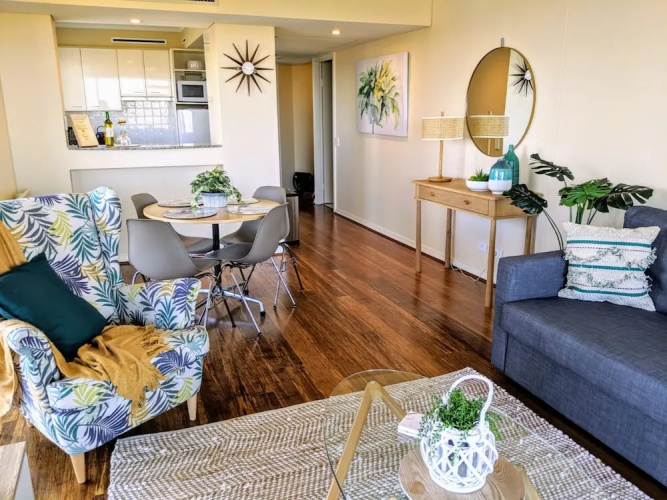 CBD Luxury Oasis, Botanical Gardens & River Views