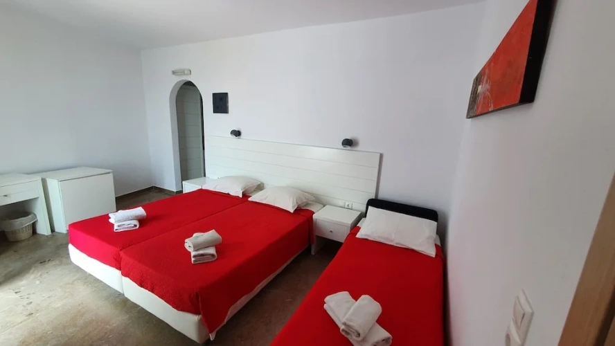 Standard Triple room