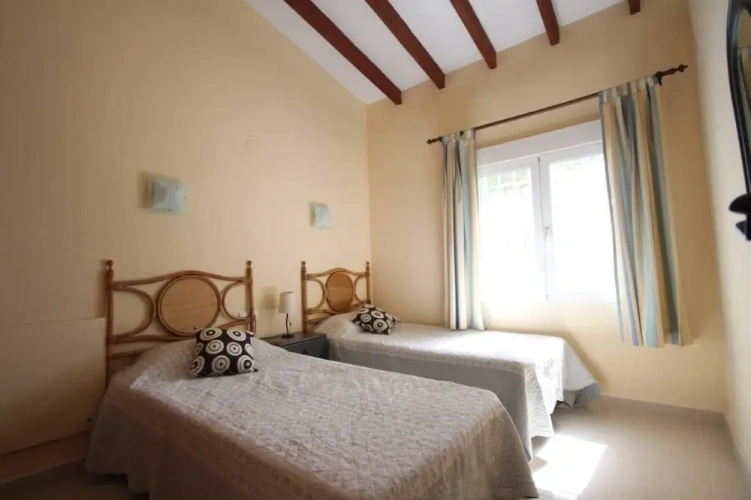 2 Bedrooms Cottage