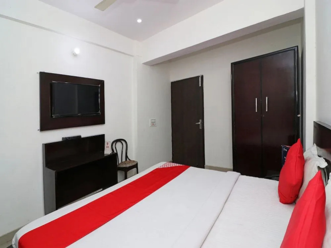 Oyo 23504 Hotel R View