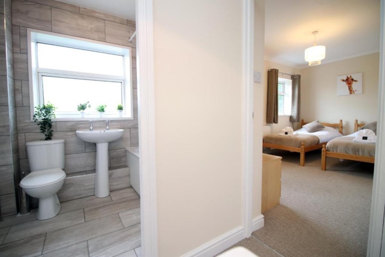 3 Bedrooms Cottage