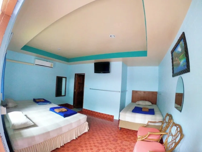 Standard Triple room