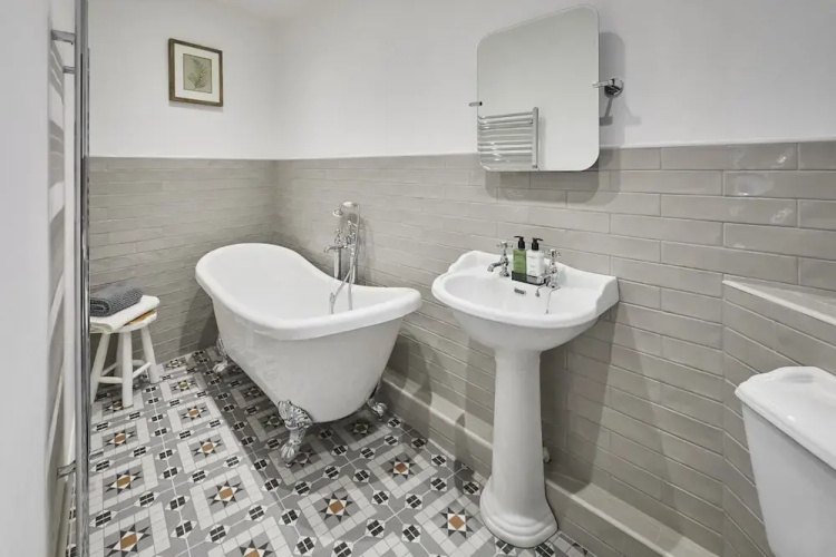 Host Stay Cedar Cottage