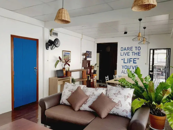 Blue Melon Cafe & Hostel