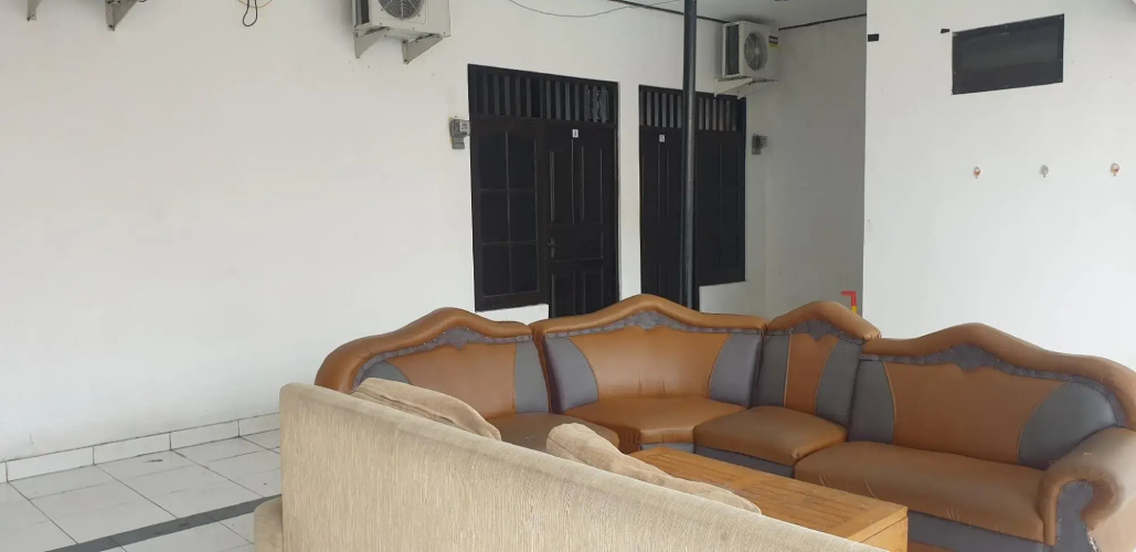 OYO 90990 Surya Residence