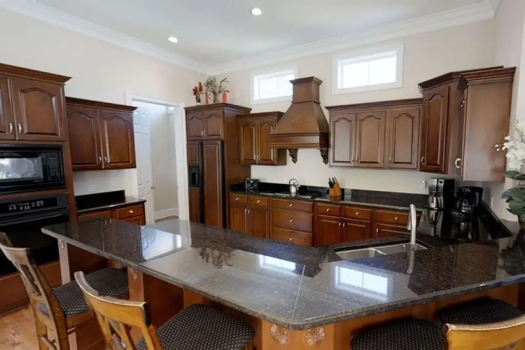 5 Bedrooms Cottage