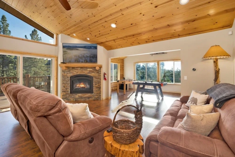 Standard room with balcony and with mountain view