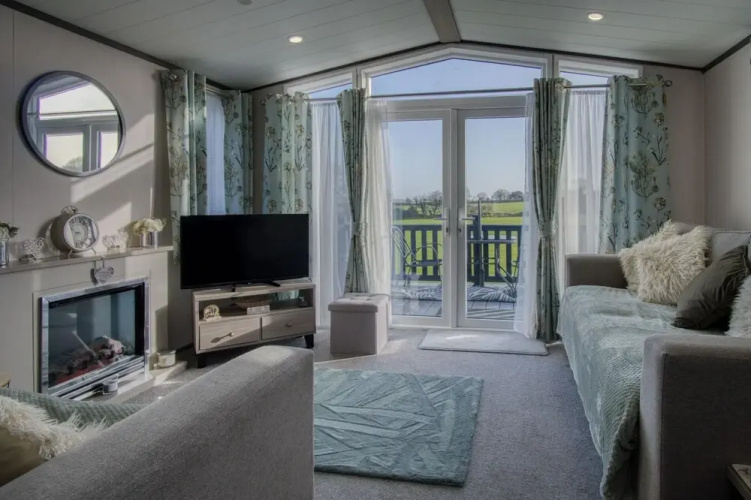 Bumblebee - 2 Bedroom Lodge - Manorbier