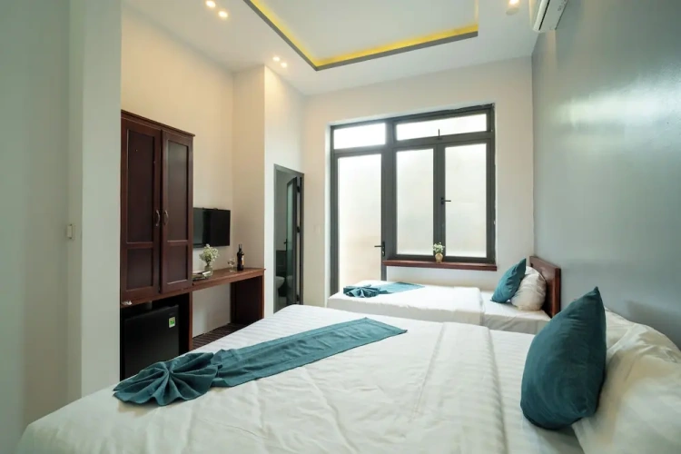 Deluxe Triple room with balcony and with city view
