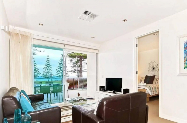 Breeze Beachfront Apartments