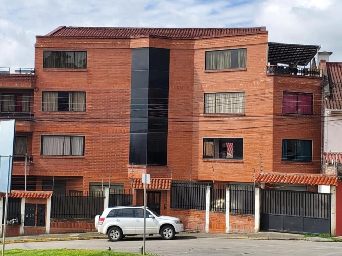 3 Bedrooms Apartment