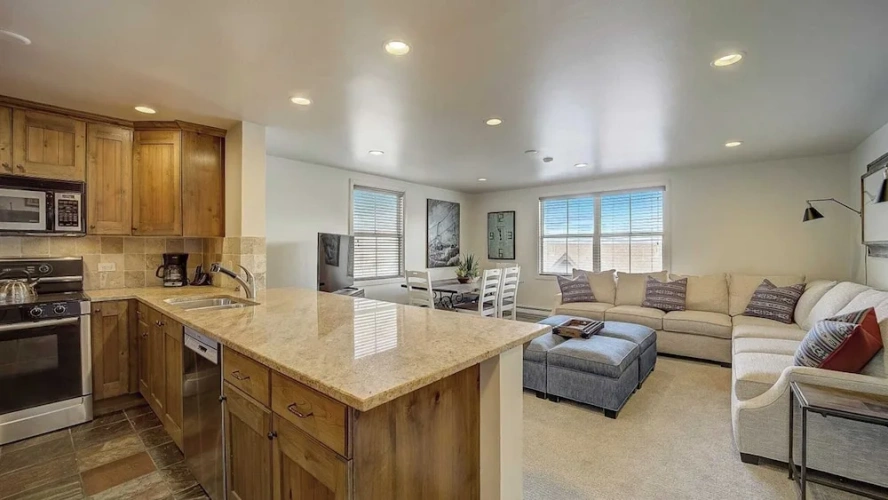 3 Bedrooms Apartment