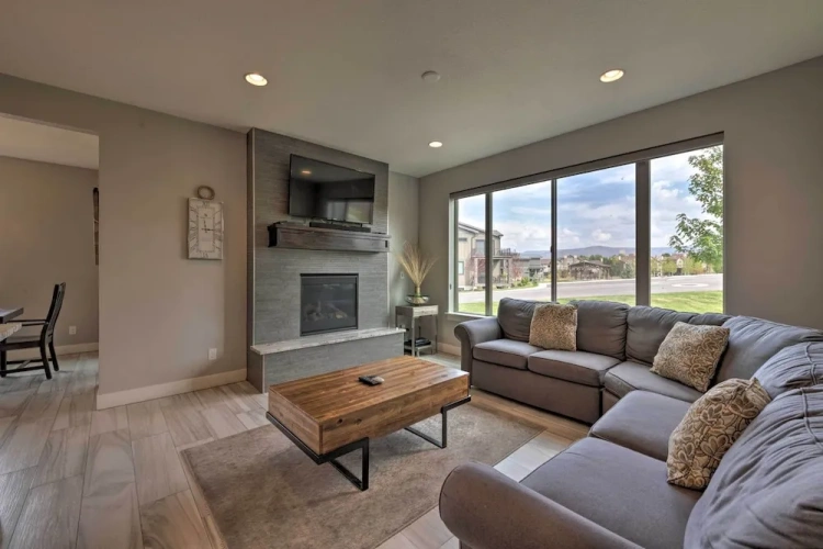 4 Bedrooms Apartment with balcony