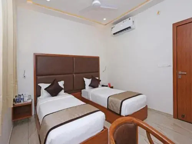 Hotel Paras Royale