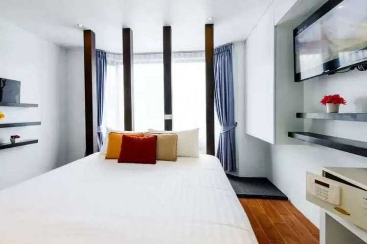Raha Grand Hotel