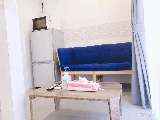 BOND - Hostel