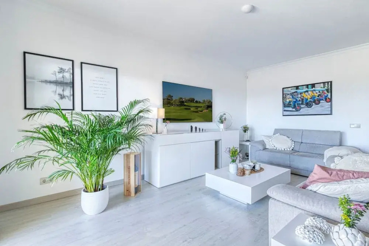 7 Boa Nova Immaculately Presented TWO Storey TOW
