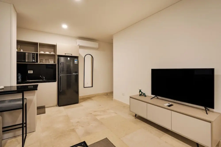 1 Bedroom Apartment with courtyard view