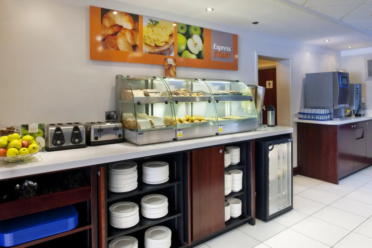 Hol Inn Express East