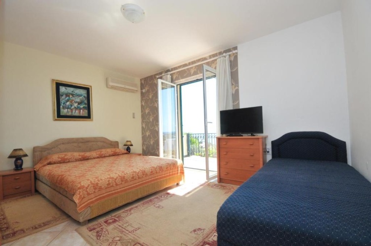 Studio with sea view