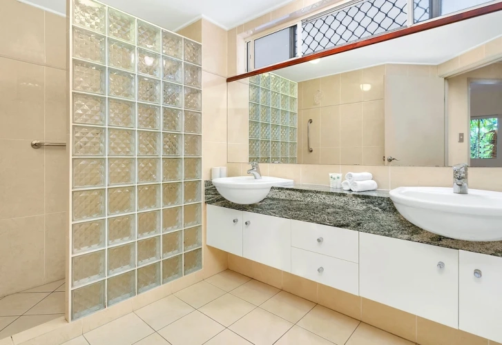 3 Bedrooms Classic Sextuple Apartment beachfront