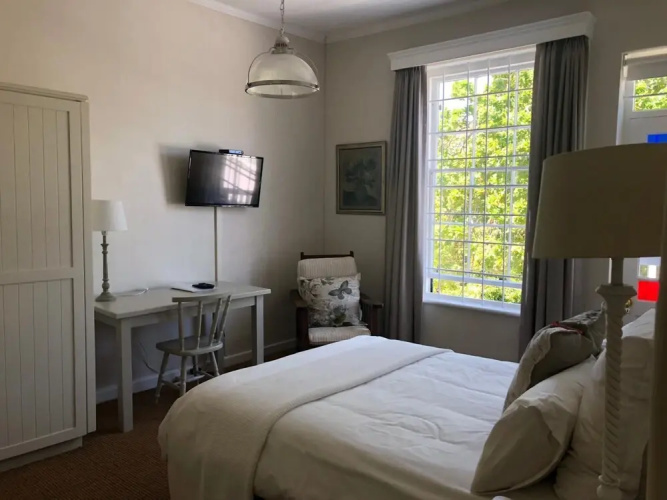 Sandown Lodge