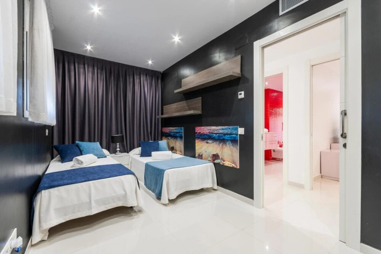 Luxurious Villa .2 Swimming Pools 200 M. From The Beach 1 Climatized