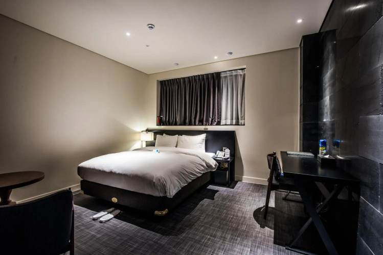 Rivertain Hotel