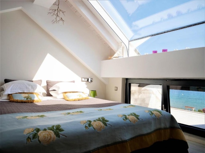 Apartment with balcony and with sea view