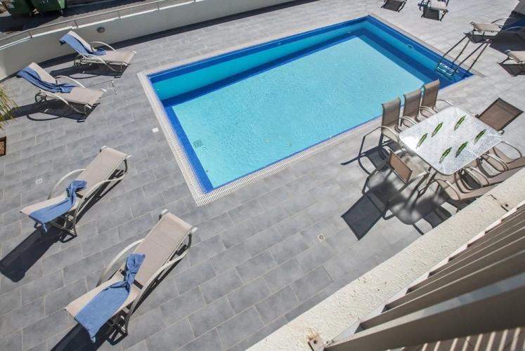 4 Bedrooms Villa with garden view