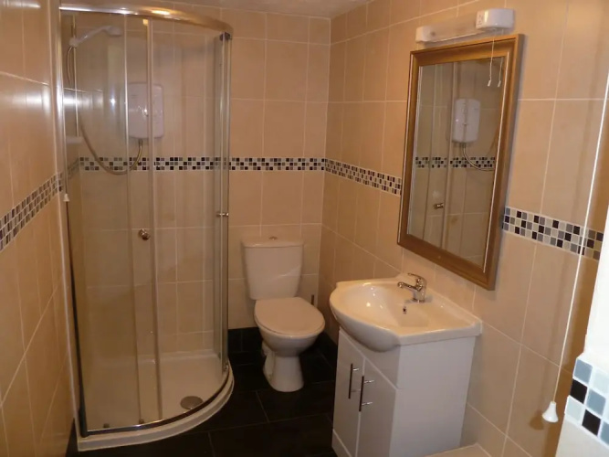 Flat - Sleeps 2 & Parking Available