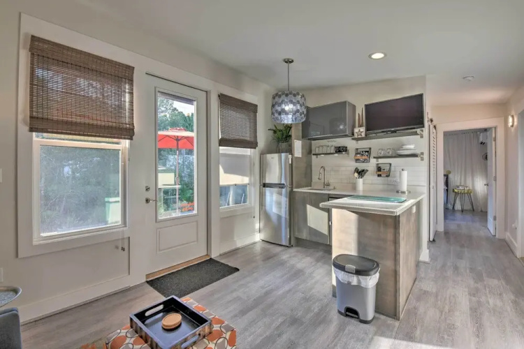 Mid-century Modern Beach Cottage With Fire Pit!