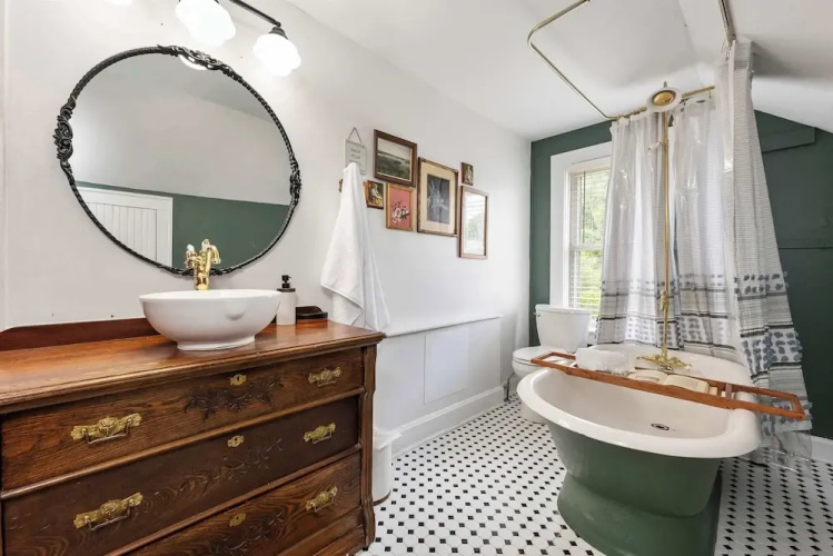 German Charm Suites Sleeps 8!