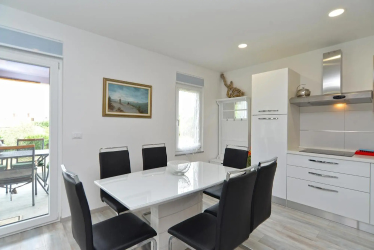 House Mirna 2177
