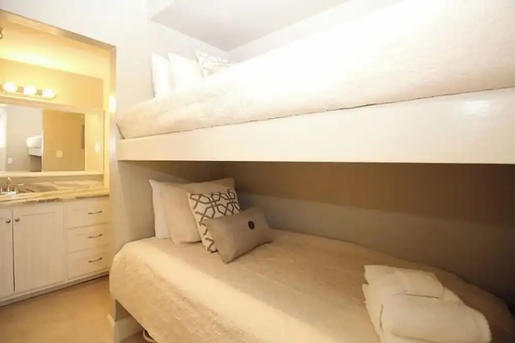 Sunsuite - Walk to Beach - Tennis - Olympic Pool