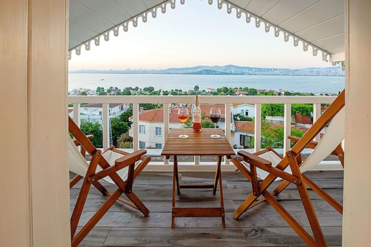 Penthouse Suite with balcony and with sea view