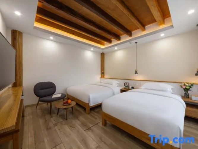 Standard Twin room with garden view