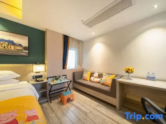Business Twin Family room
