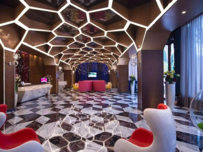 Loves Hotel