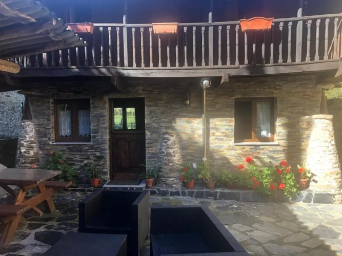 2 Bedrooms Cottage