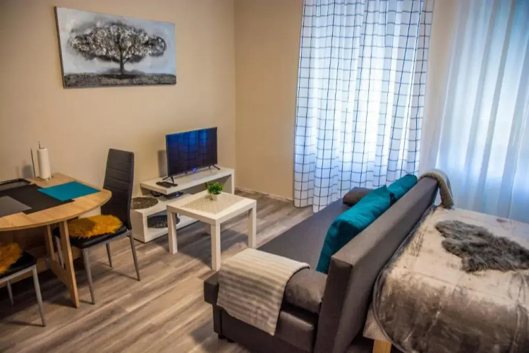 Apartment & room Eni