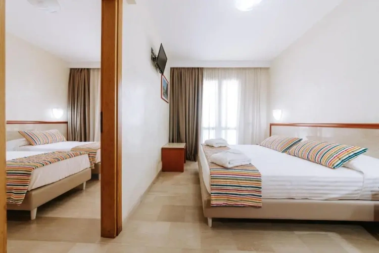 Deluxe Quadruple room