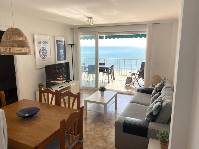 Beachfront and Renovated Apartment