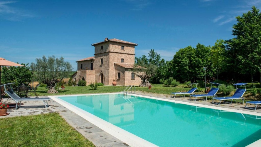 4 Bedrooms Villa