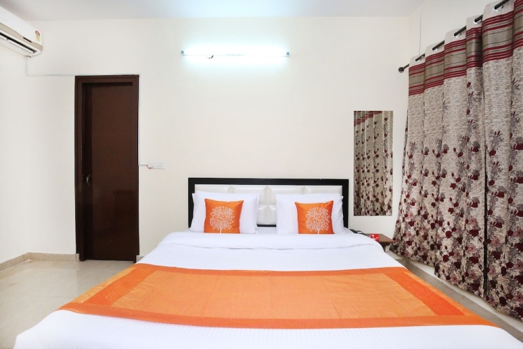 OYO 10377 Hotel Tango